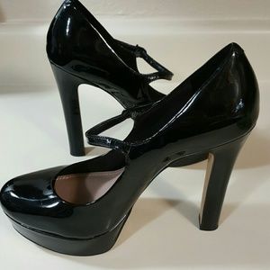 Vince Camuto Jasper Black Smooth Patent size 8